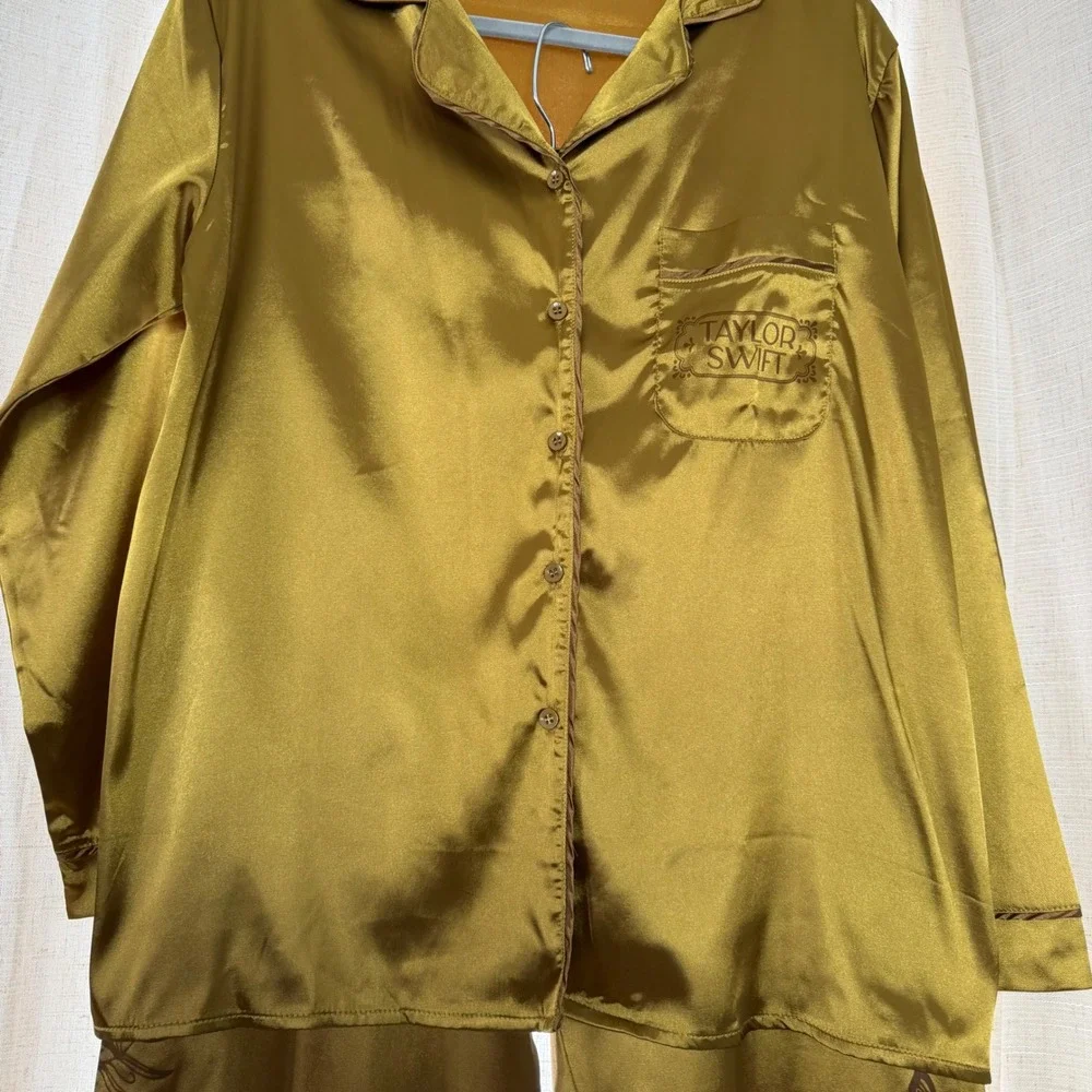 NWOT Taylor Swift Fearless Satin Pajama Set Gold‎ Official Merch MEDIUM